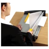 Cisaille papier Plasma A3 FELLOWES — En situation